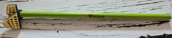 Bleistift für Rom Fans . grün mit Beschriftung "I love Roma "und  Kolosseum Spitze - British Moments / Fernweh-Kaufhaus