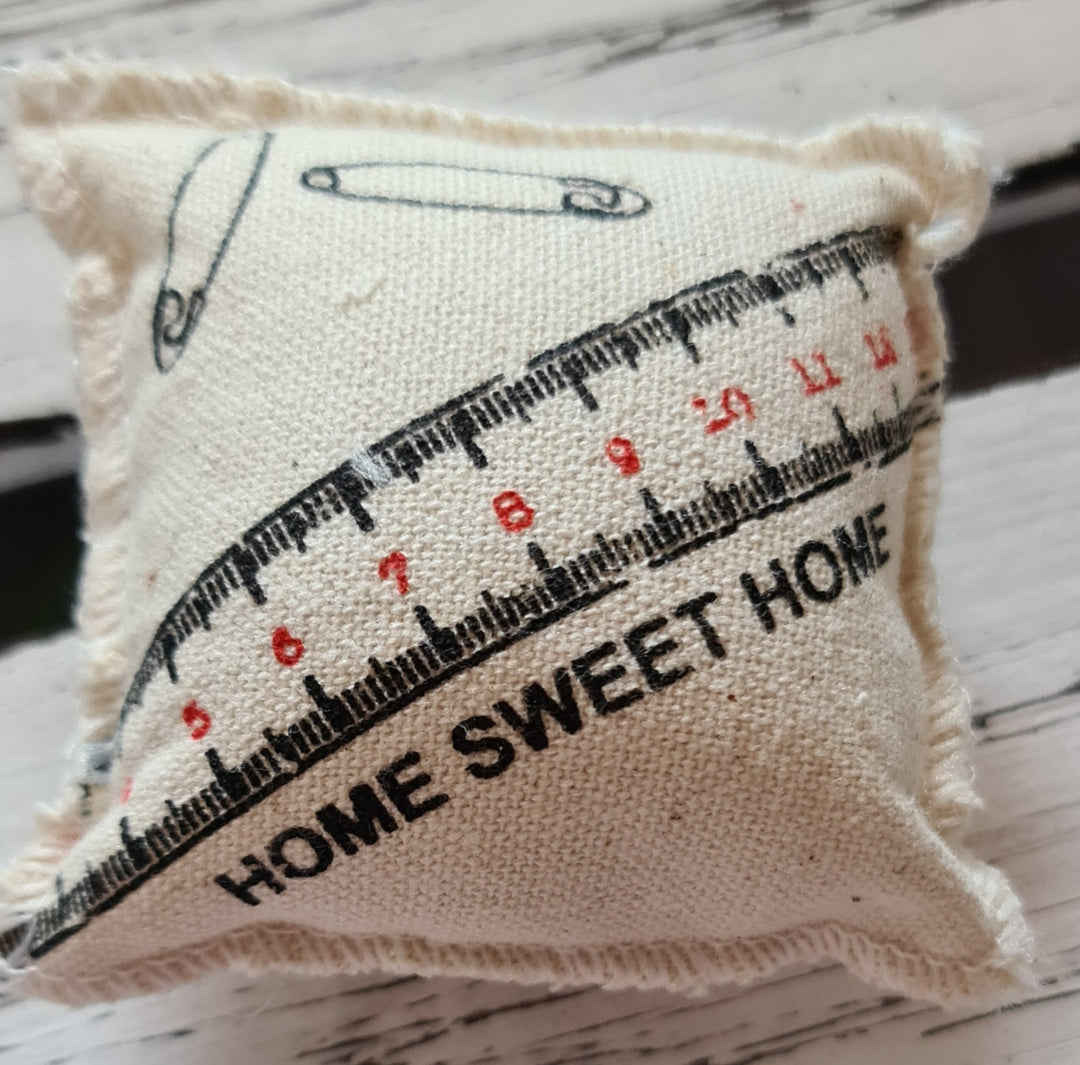 Nadelkissen  mit Beschriftung "Home sweet Home" , ca 7cm  x 7 cm - British Moments / Fernweh-Kaufhaus