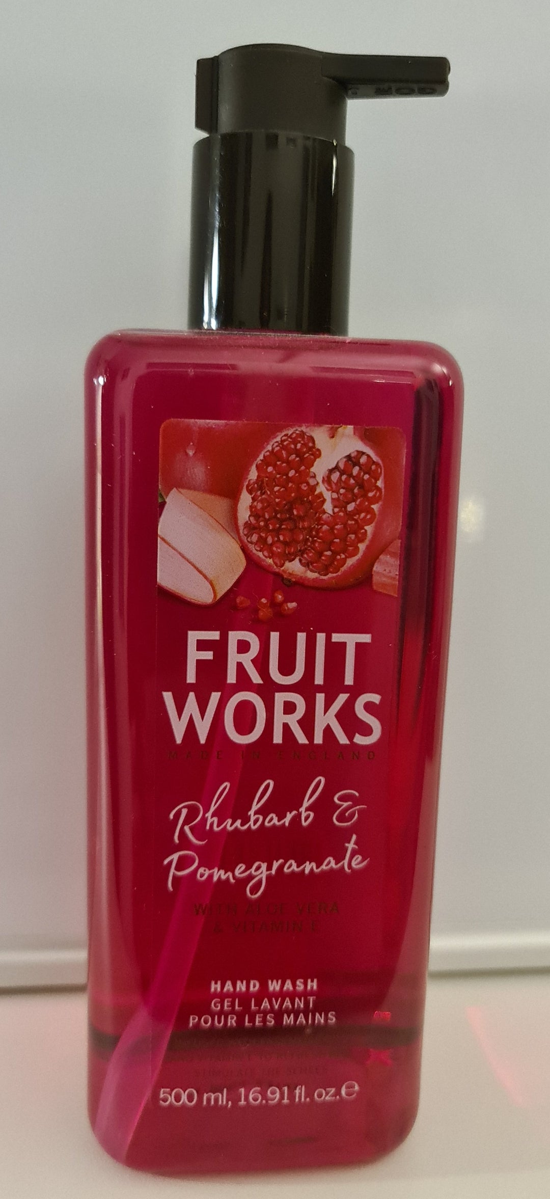 Grace Cole "Fruit Works "Rhubarb and Pomegranate Hand Wash (500 ml). Flüssigseife Rhabarber/Granatapfel - British Moments / Fernweh-Kaufhaus