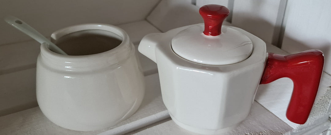 Milch-und Zucker Set in Espressobereiter-Optik ( beige/rot) - British Moments / Fernweh-Kaufhaus