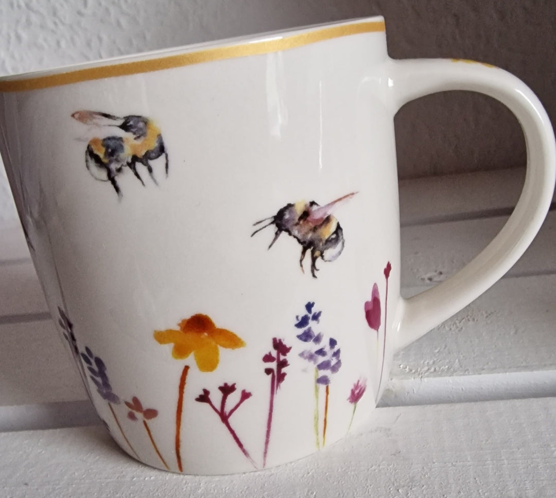 Busy Bees  -  Tasse /Becher  in einem farbenfrohen Blumen- und Bienendesign