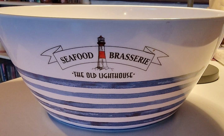 Schüssel / Salatschüssel in schickem maritimen Design   mit Beschriftung : "Seafood Brasserie The Old Lighthouse"