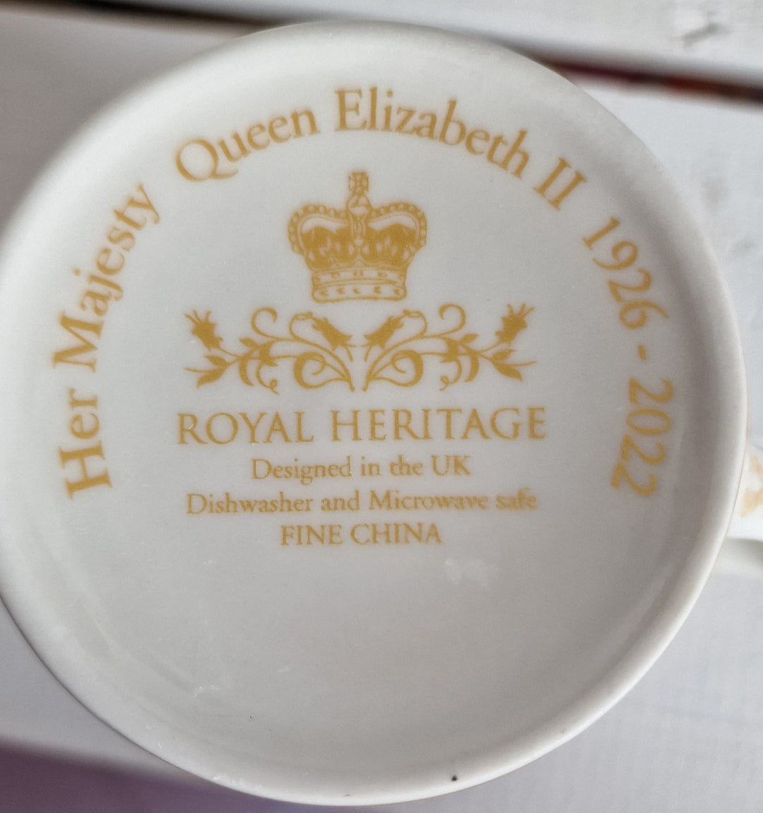 Tasse mit Queen Elisabeth. 1926-2022. Royal Heritage.