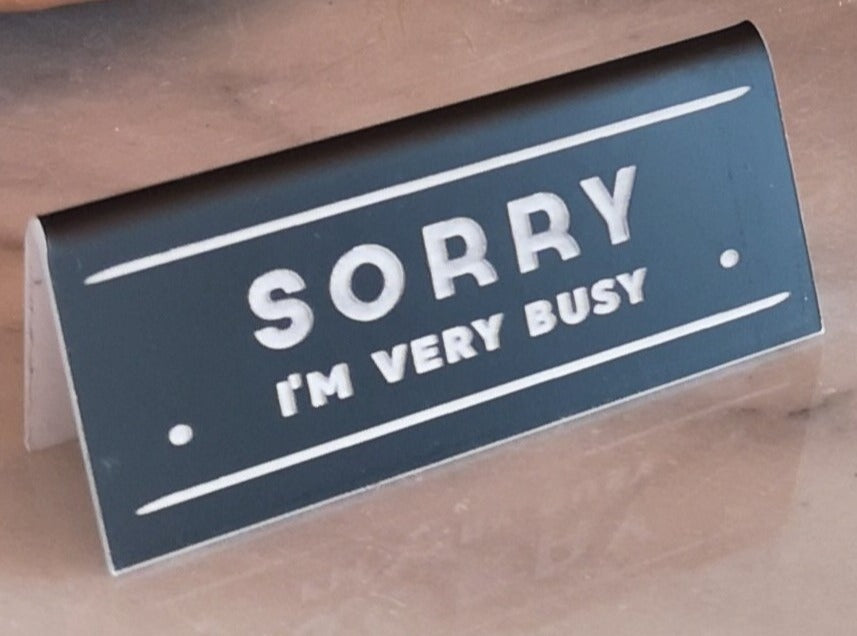Schreibtisch Schild "Im very busy" schwarz/weiß,  Kunststoff ca. 10 cm - British Moments