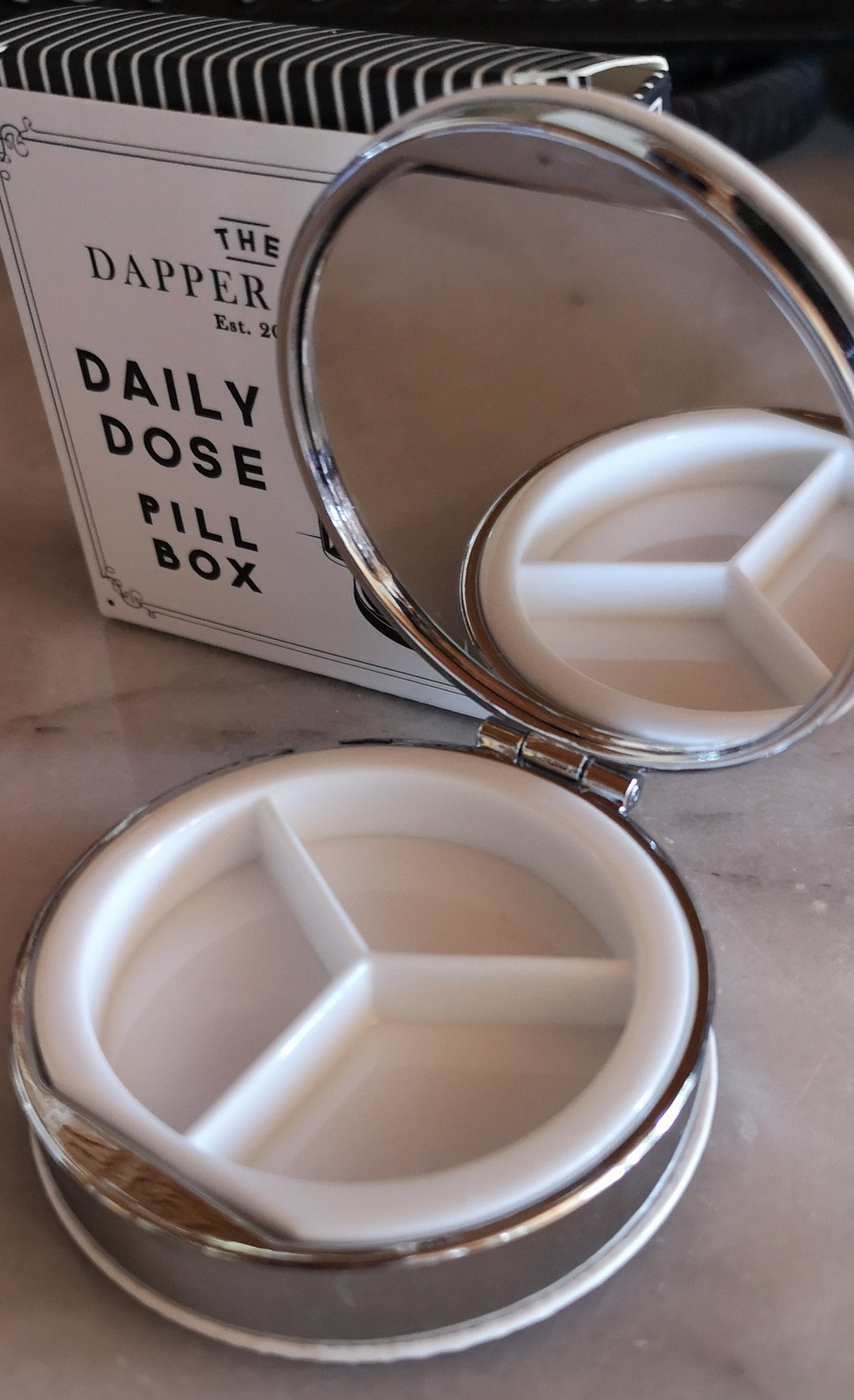 Pillendose für unterwegs "Daily Dose "  Kunststoff ca. 10 cm - British Moments