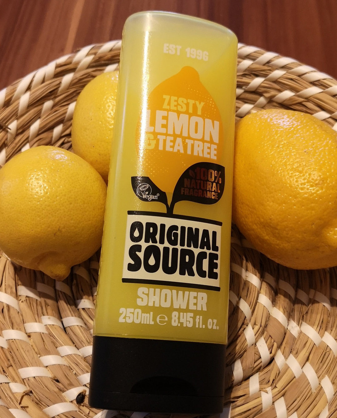 Original Source "Zesty Lemon and Tea tree" Duschgel, 250 ml Flasche - British Moments