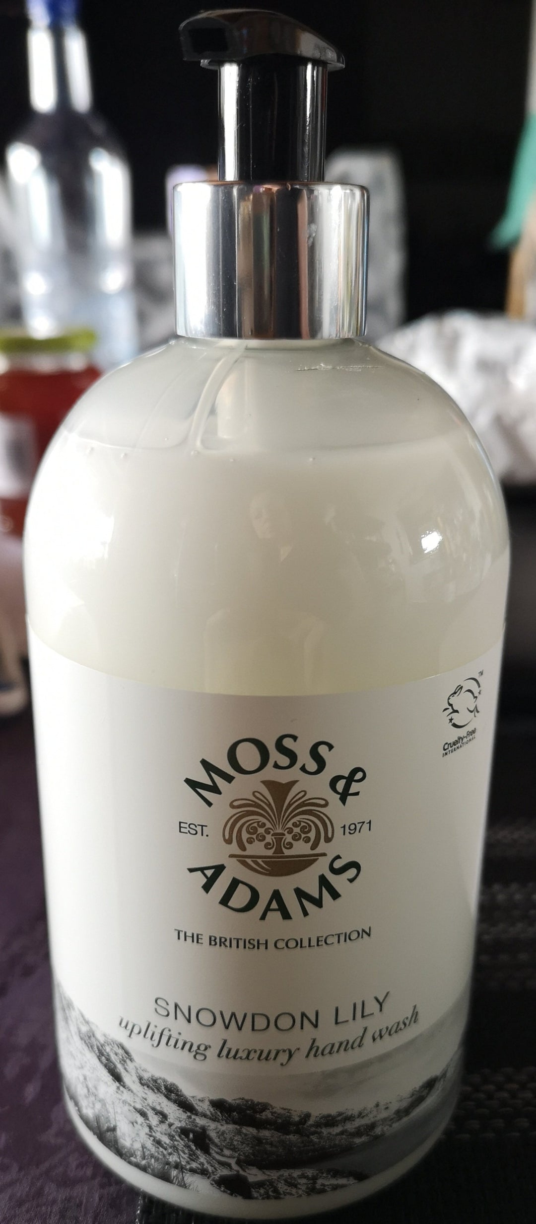 Moss & Adams . Snowdon Lily uplifing luxury Handwash. Flüssigseife im Spender, 500 ml - British Moments