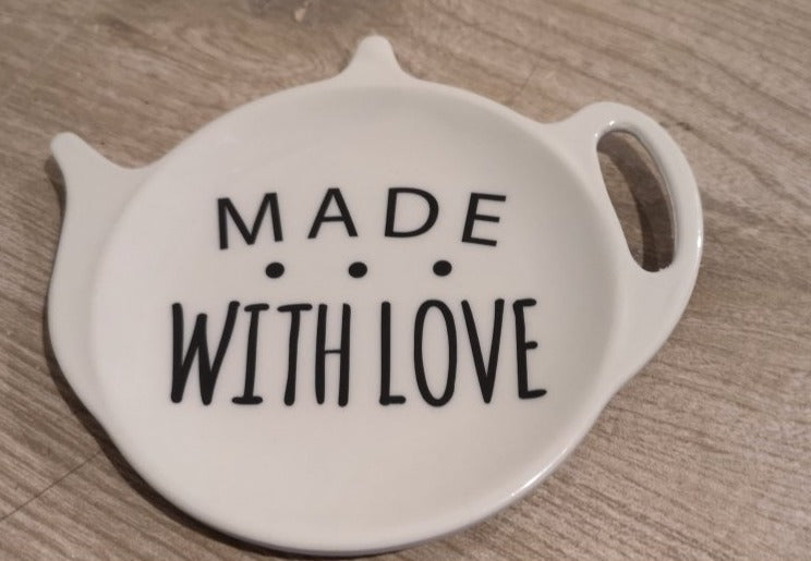 Teebeutelablage, Kunststoff, weiß mit schwarzer Beschriftung "Made with Love" - British Moments