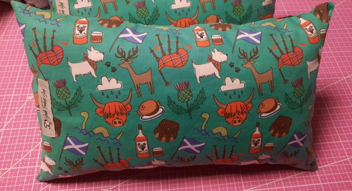 Reisekissen Motiv "Schottland Lifestyle ",grün Größe 35cm  x 22 cm, Handarbeit - British Moments