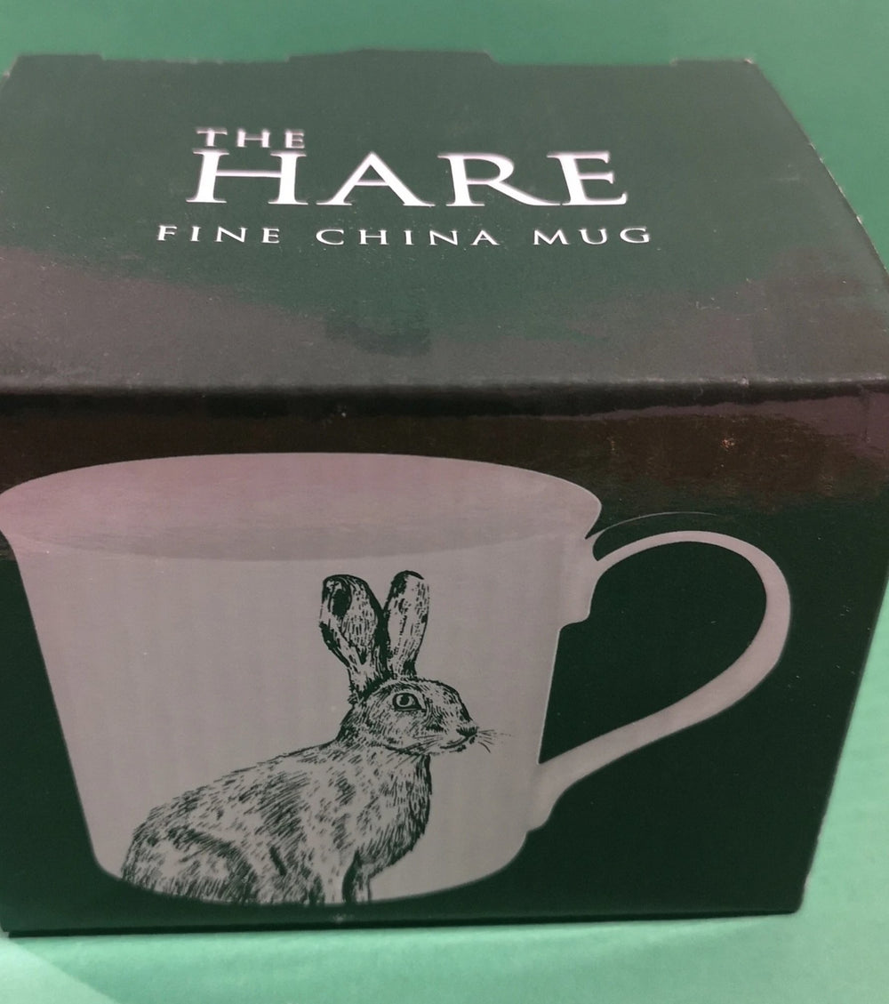 Tasse Porzellan, beige mit grünem Hasenmotiv , Serie  "The Hare" by Emily Rose - British Moments