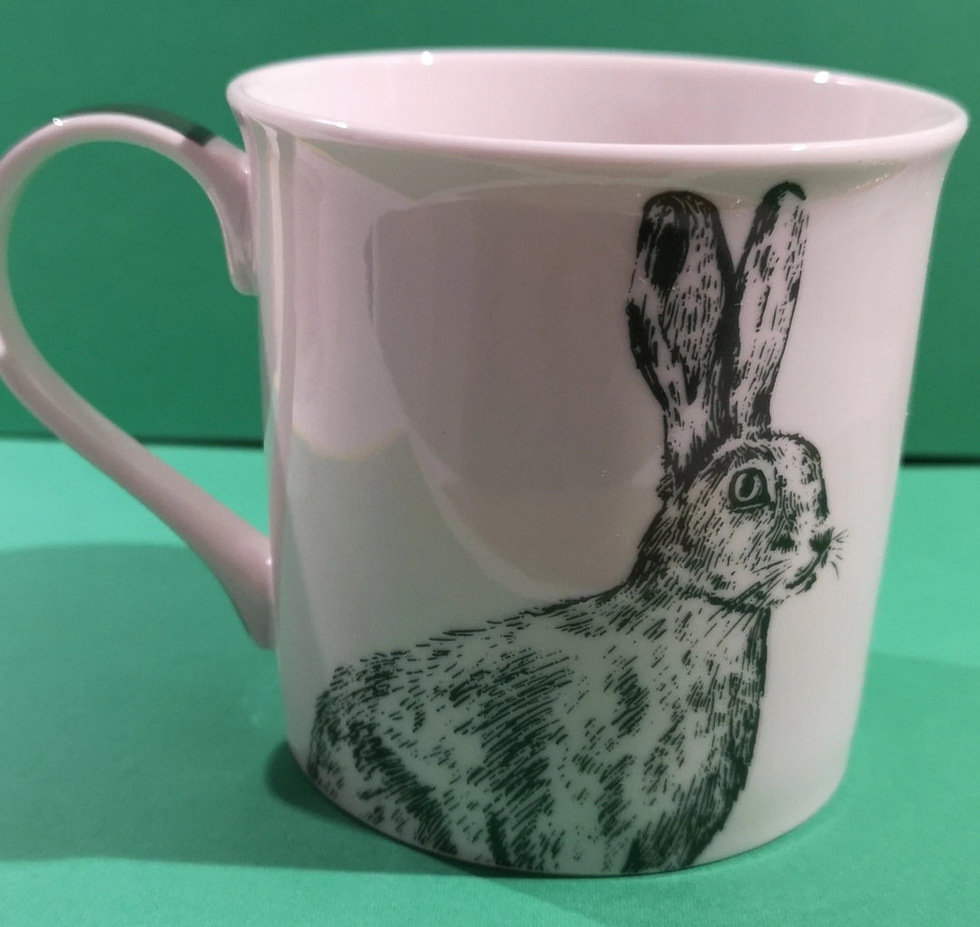 Tasse Porzellan, beige mit grünem Hasenmotiv , Serie  "The Hare" by Emily Rose - British Moments