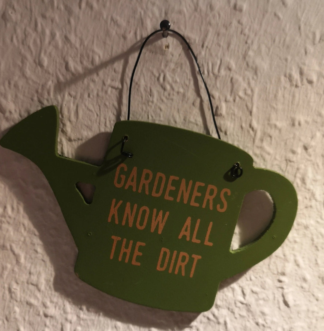 Mini Holzschild  Gießkanne  : "Gardeners know all the dirt " - British Moments