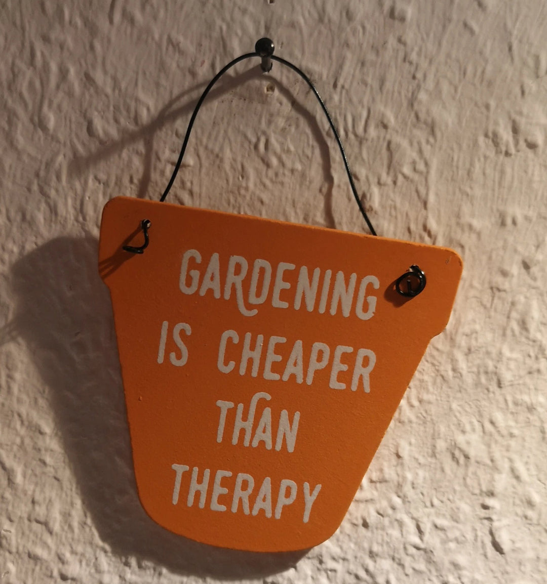 Mini Holzschild Blumentopf : "Gardening is cheaper than therapy " - British Moments