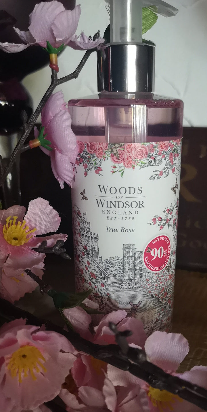 Woods of Windsor Flüssigseife " True Rose", Seifenspender 350 ml - British Moments